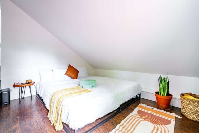 Building Photo - 241 W Water St