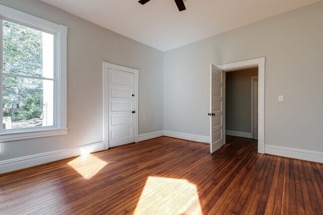 Building Photo - 3418 Carolina Ave