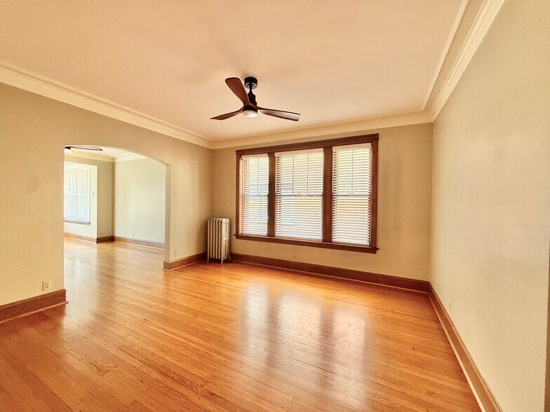 Dinning room - 1414 W Farragut Ave