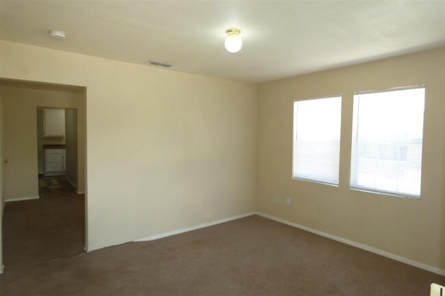 Building Photo - Cute duplex