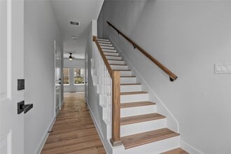 Building Photo - 11621 Waldemar Dr