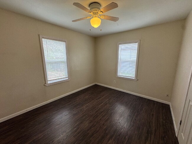 Building Photo - Beautiful 2 bedroom Home Near 19th & Quaker!