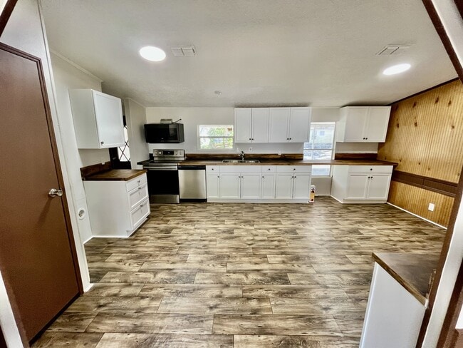 Building Photo - 2500 Gail Helen Ct