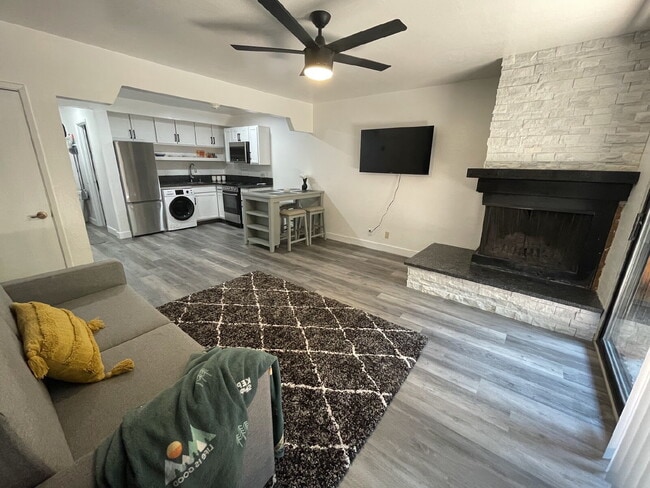 Building Photo - Newly remodeled studio in Lake Tahoe!
