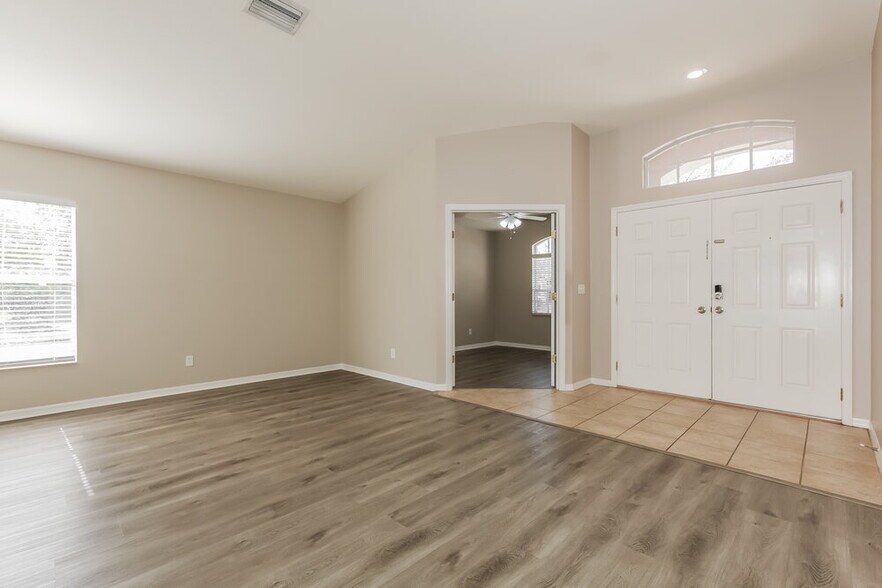 Building Photo - 1217 Barclay Wood Dr