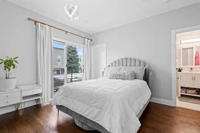 Building Photo - 114 Bleecker St