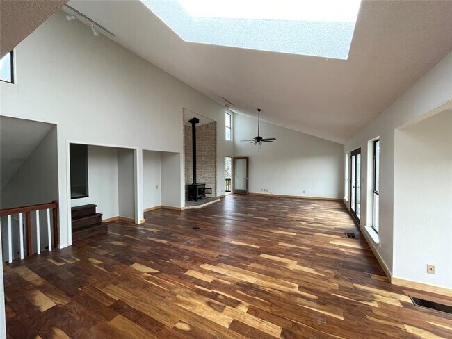 Building Photo - 210 Oak Springs Dr