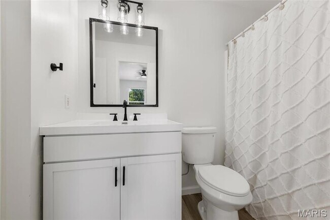 Building Photo - 32 Laura Dr