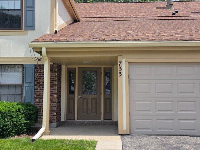 Building Photo - 733 Plum Tree Ct
