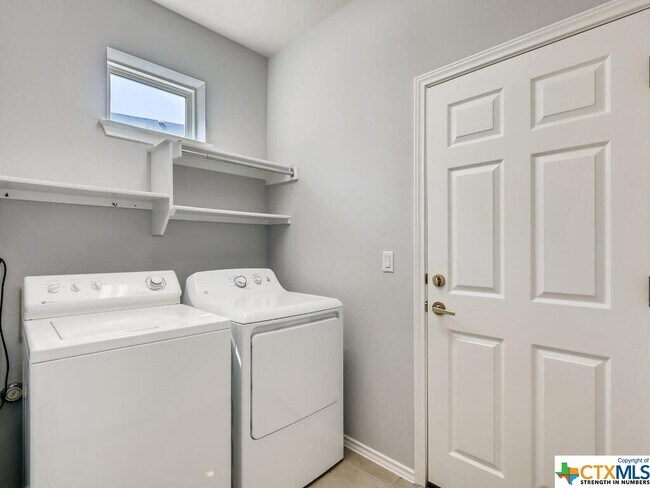 Building Photo - 303 Bonham Loop