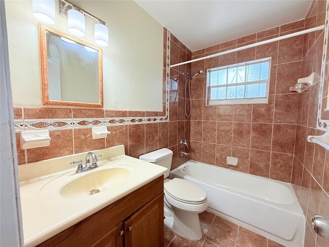 Building Photo - 1130 Kasim St