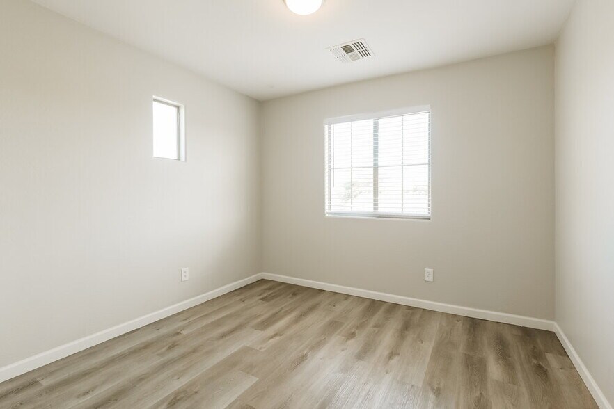 Building Photo - 3733 W Dunbar Dr