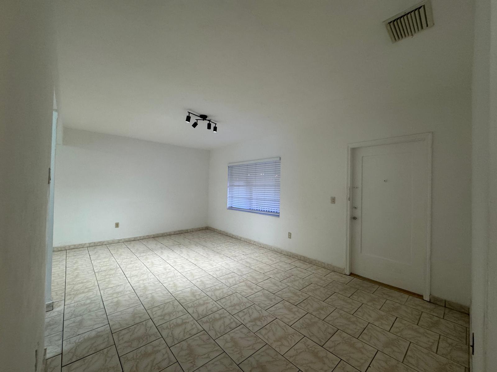 Building Photo - 2732 SW 23rd Ter