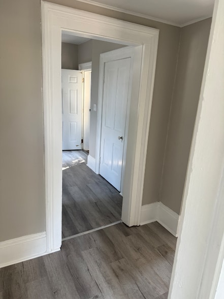 Building Photo - 827 N Oakland St