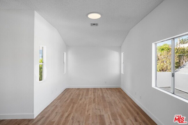 Building Photo - 459 21st Pl