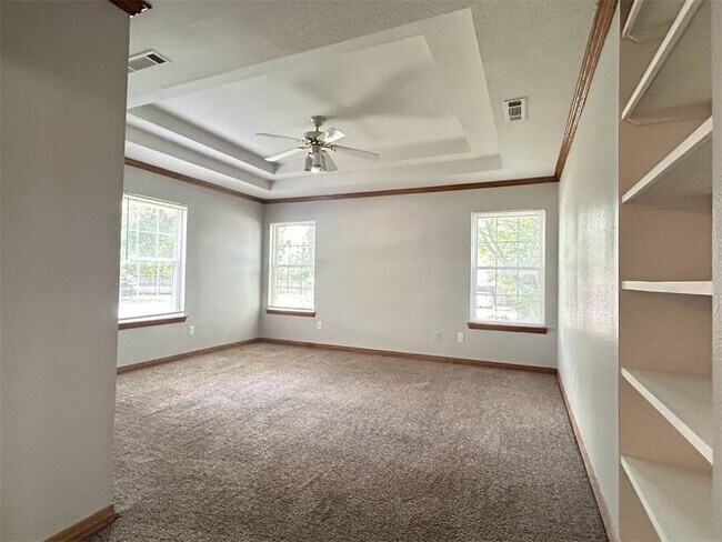 Building Photo - 111 Fox Run Pl