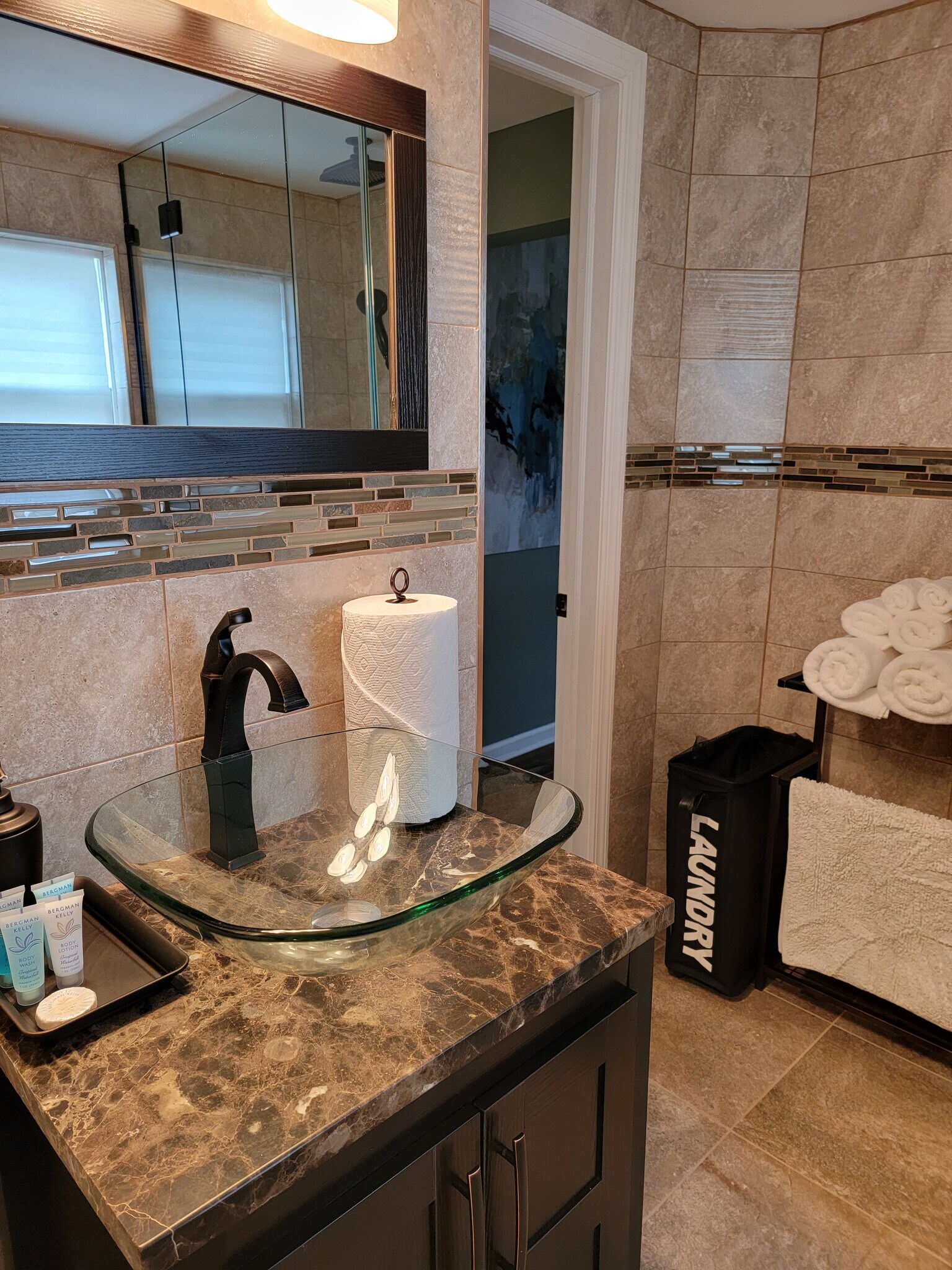 Private Bathroom - 22 Wilshire Ct