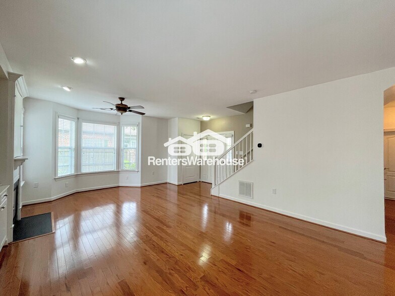 Building Photo - 3932 Cromwell Park Dr