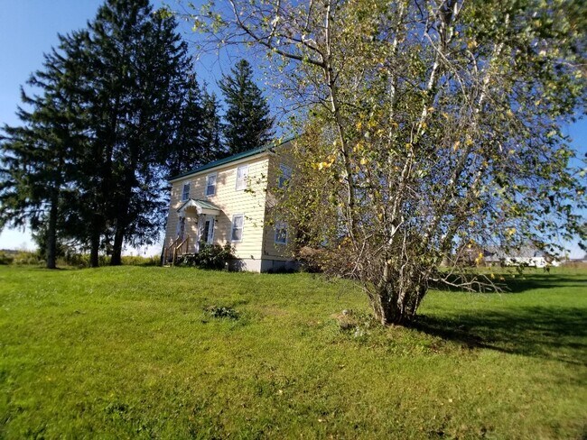 Building Photo - 27 Yasgur Rd