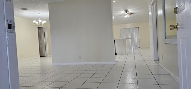 Building Photo - 1488 Fairway Cir