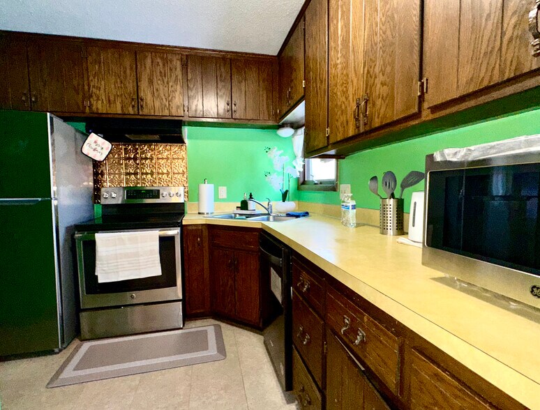Kitchen - 8236 Douglas Cir N
