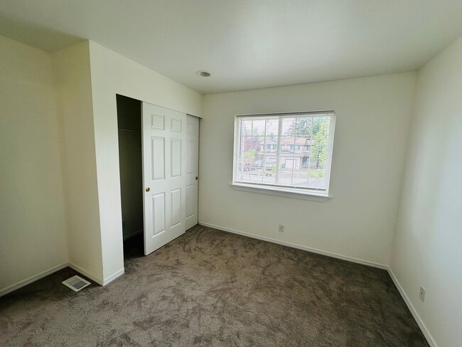 Building Photo - 3 Bed 2.5 Bath Roosevelt Area Remodeled  M...
