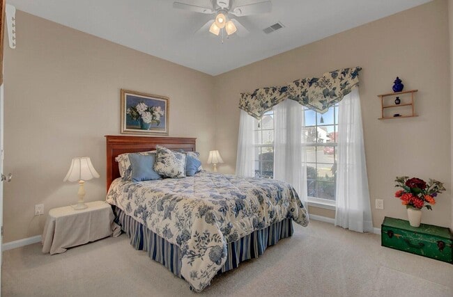 Building Photo - 160 Mayfield Dr