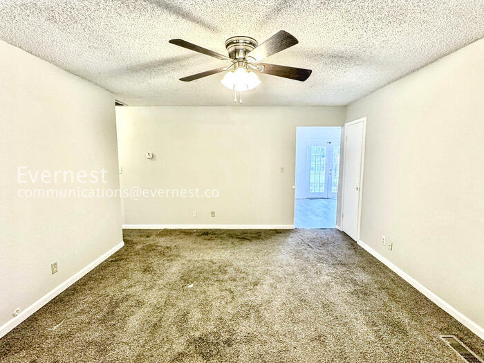 Building Photo - 1756 S Pine Ave