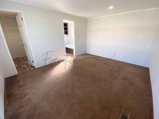 Building Photo - Bright & Spacious 3-Bed, 2-Bath Mobile Hom...
