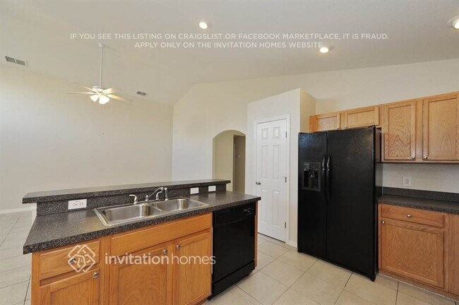 Building Photo - 2761 Rochelle Dr