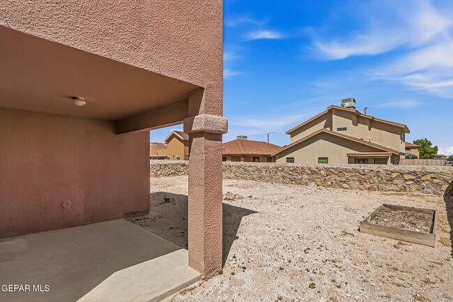 Building Photo - 2300 Glitter Point