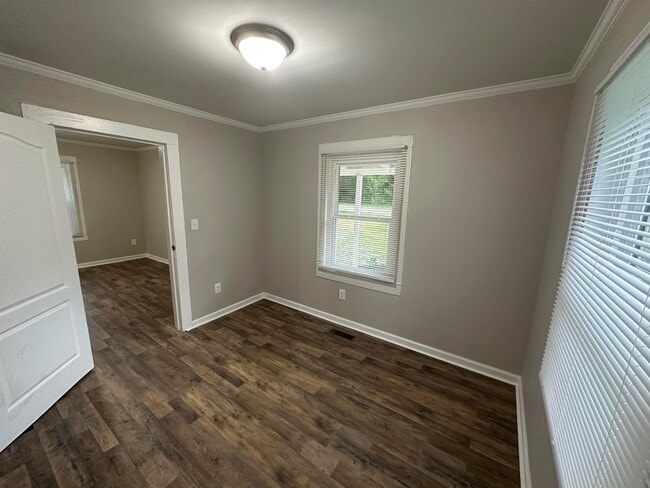 Building Photo - 416 Airline Ext