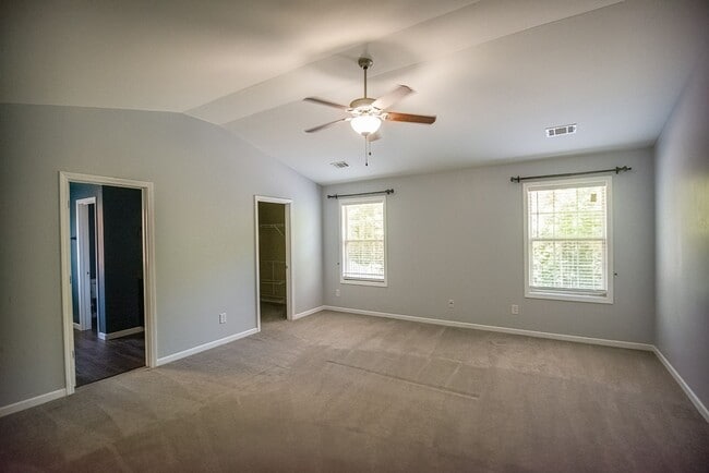 Building Photo - 2606 5 St