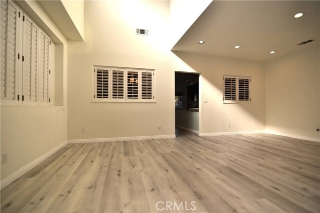 Building Photo - 2062 Lakeshore Dr