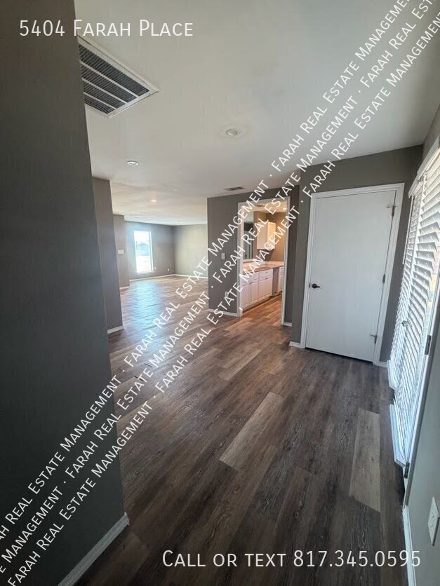 Building Photo - 5404 Farah Pl