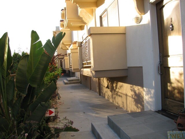 Building Photo - 6541 Odessa Ave