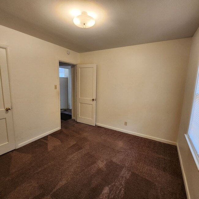 Building Photo - Affordable Eastside Apartment