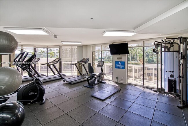 Building Photo - 20185 E Country Club Dr