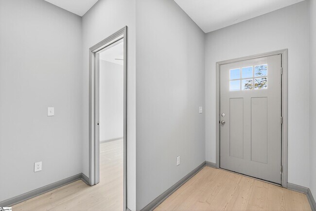 Building Photo - 404 Fairfield St