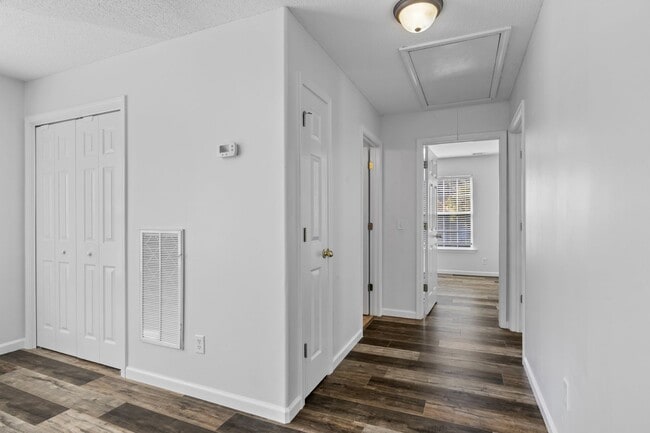 Building Photo - 75 Oak Ridge Cir