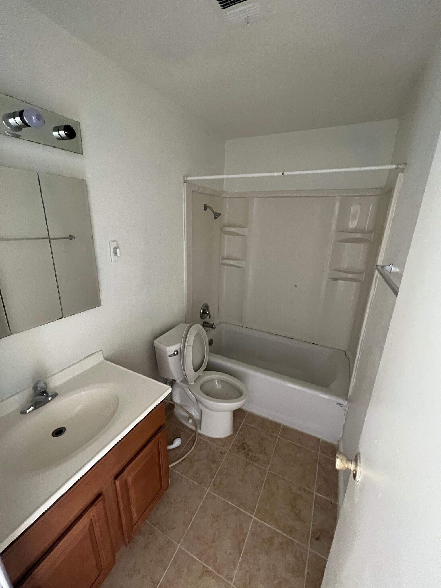 Building Photo - 1824 E Bonanza Rd