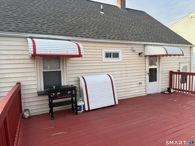 Building Photo - 507 Queen St