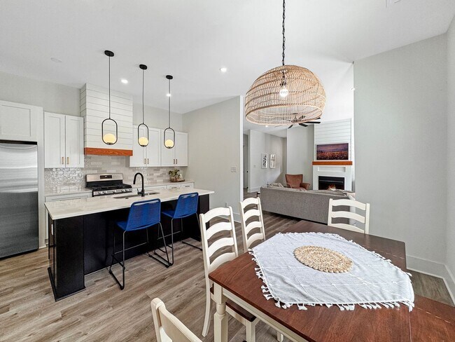 Building Photo - Newer Construction Meets Historic Cooper Young Charm • 5bd / 3ba