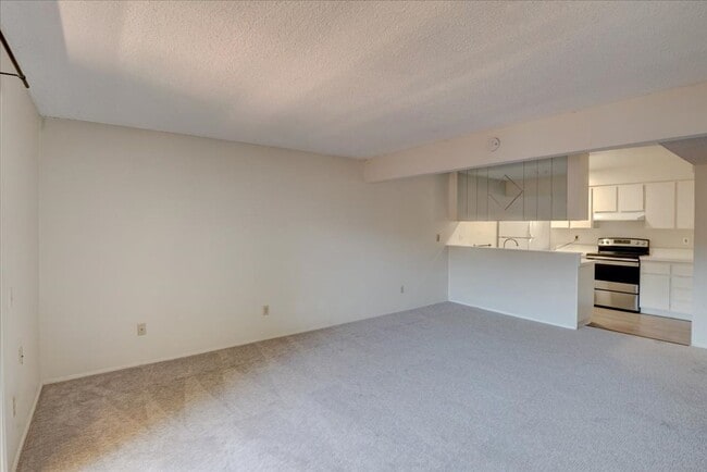 Building Photo - Fantastic 1 Bedroom Condo in Point Loma!!
