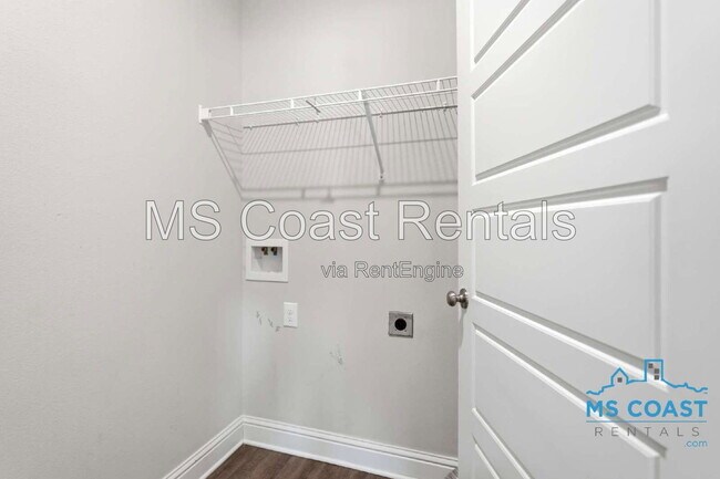 Building Photo - 5543 Overland Dr