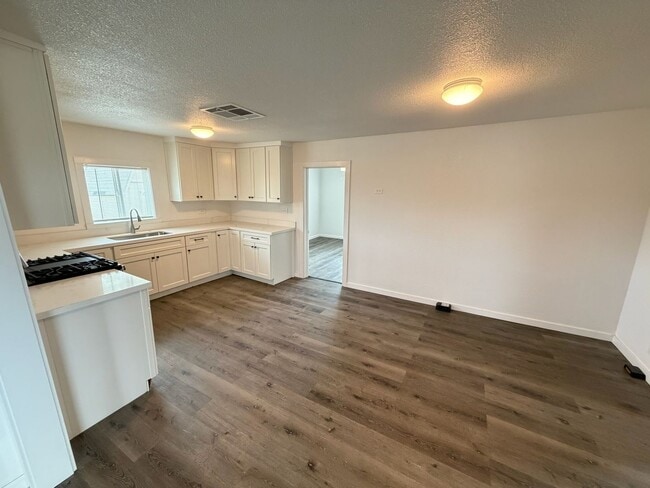 Building Photo - 4410 S Holt Rd
