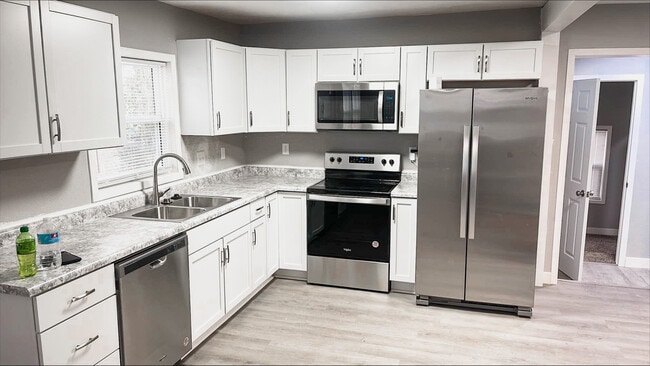 Building Photo - 9 E Delta St