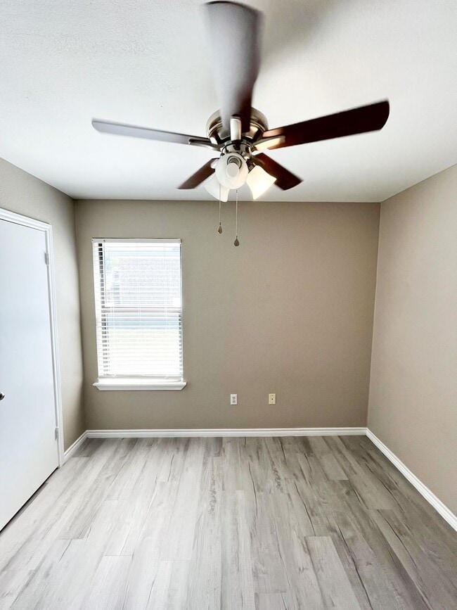 Building Photo - Available NOW!!!! This charming 1 story, 3 bedroom, 2 bath house could be your next home! Beautif...