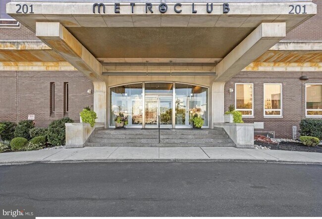 Building Photo - 201 N 8th St