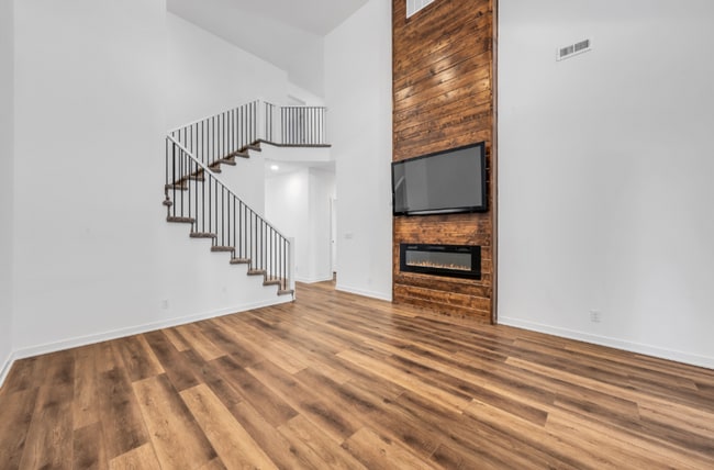Building Photo - Modern Duplex with Spacious Design & Upsca...